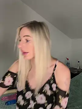 Liana Lou online show from 02-28-25, 10:41