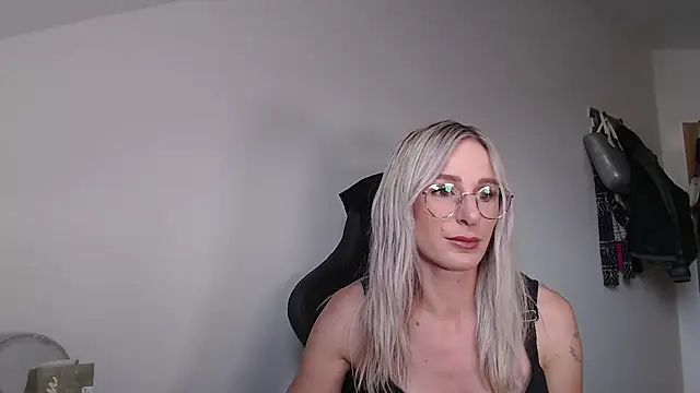 Liana Lou online show from 09-20-25, 09:36