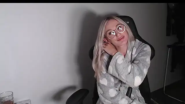 Liana Lou online show from 11-09-25, 06:23