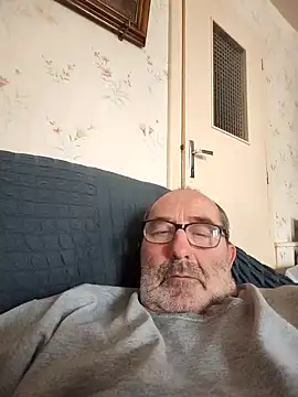 gillou1234 online show from 10-31-25, 01:41