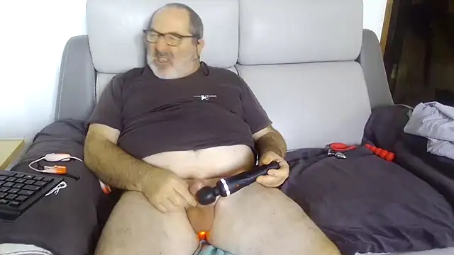 gillou1234 online show from 11-17-25, 08:51