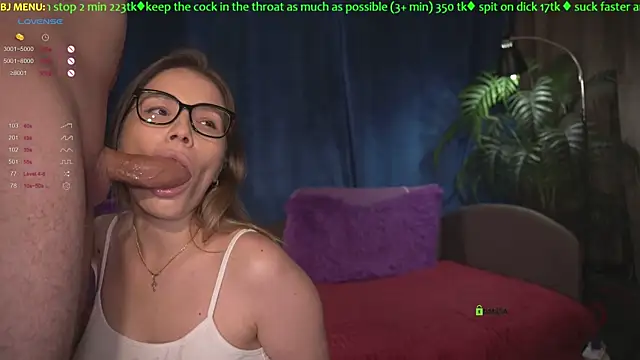 Snapshot of helena_play chatting on 10-16-25, 08:28 helena play online show from 10-16-25, 08:28