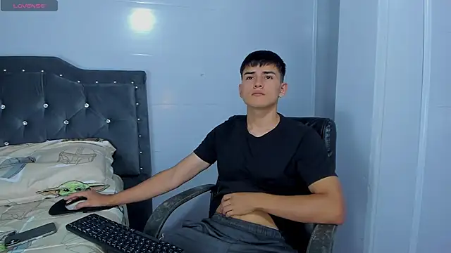 Jacobb Lee online show from 12-15-25, 04:35