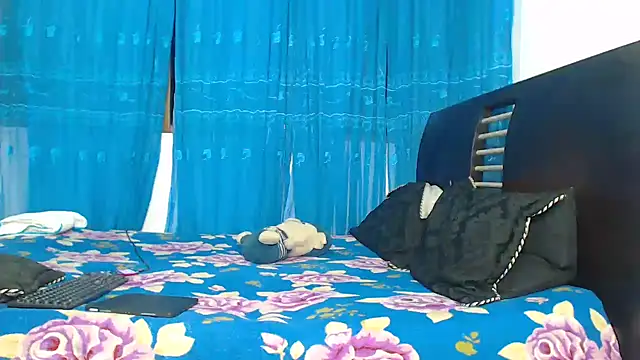 Hot Sharks  online show from 10-08-25, 10:28