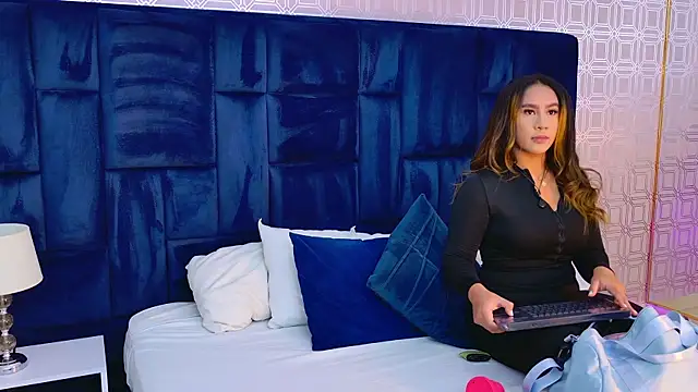 Snapshot of Sara_Desire chatting on 02-04-26, 12:22 Sara Desire online show from 02-04-26, 12:22