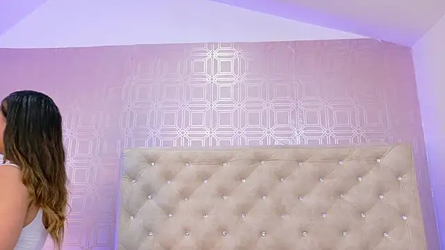 Snapshot of Sara_Desire chatting on 10-01-25, 04:55 Sara Desire online show from 10-01-25, 04:55