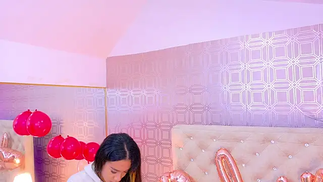 Snapshot of Sara_Desire chatting on 02-11-26, 11:43 Sara Desire online show from 02-11-26, 11:43