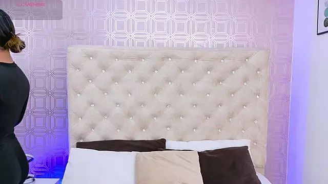 Snapshot of Sara_Desire chatting on 10-04-25, 12:17 Sara Desire online show from 10-04-25, 12:17