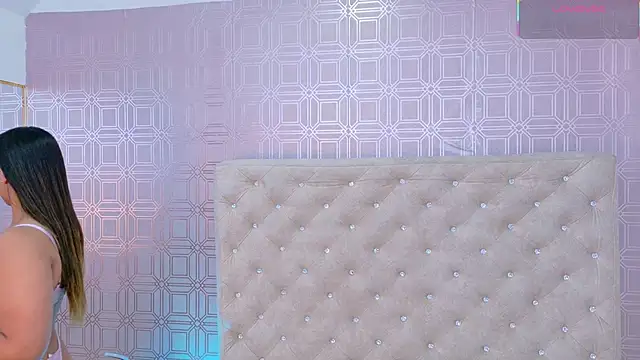 Snapshot of Sara_Desire chatting on 11-23-25, 12:15 Sara Desire online show from 11-23-25, 12:15