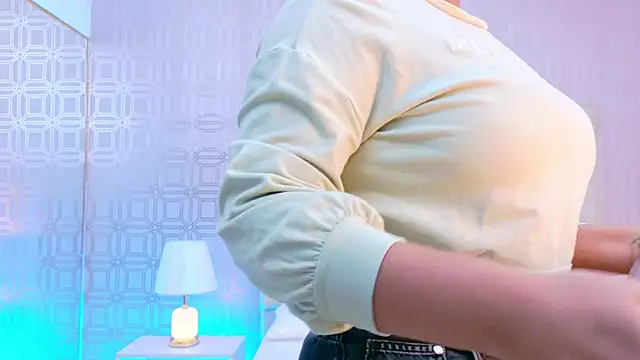 Snapshot of Sara_Desire chatting on 02-07-26, 12:24 Sara Desire online show from 02-07-26, 12:24