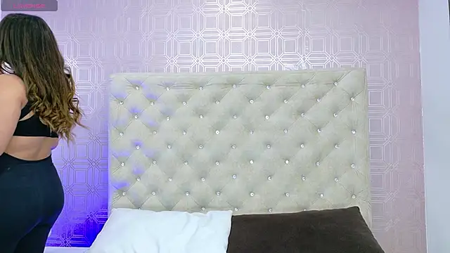 Snapshot of Sara_Desire chatting on 09-09-25, 12:14 Sara Desire online show from 09-09-25, 12:14