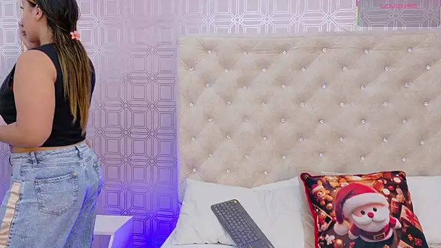 Snapshot of Sara_Desire chatting on 11-25-25, 12:16 Sara Desire online show from 11-25-25, 12:16