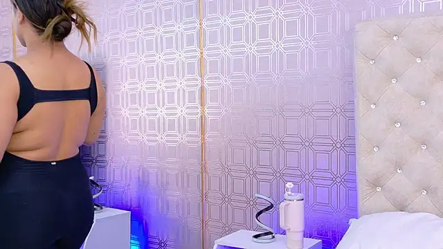 Snapshot of Sara_Desire chatting on 10-03-25, 12:17 Sara Desire online show from 10-03-25, 12:17