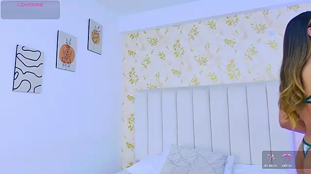 Snapshot of Sara_Desire chatting on 01-16-26, 12:53 Sara Desire online show from 01-16-26, 12:53