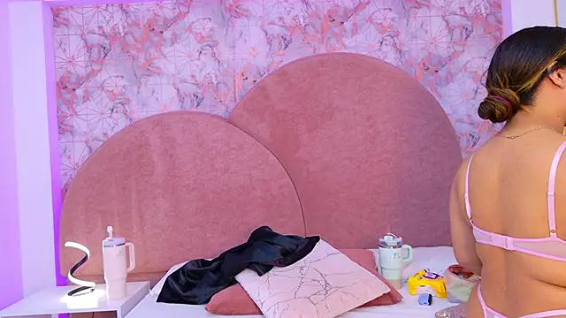 Snapshot of Sara_Desire chatting on 09-26-25, 11:50 Sara Desire online show from 09-26-25, 11:50