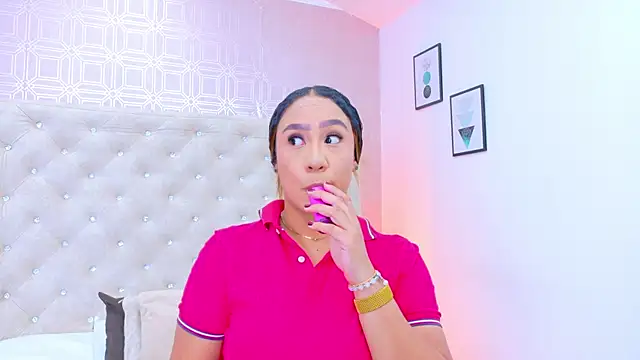 Snapshot of Sara_Desire chatting on 02-25-26, 12:38 Sara Desire online show from 02-25-26, 12:38