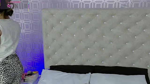 Snapshot of Sara_Desire chatting on 09-21-25, 12:21 Sara Desire online show from 09-21-25, 12:21