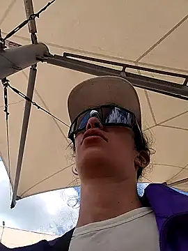 rebekka simpson online show from 11-08-25, 04:21