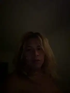 allissonw13 online show from 05-04-26, 04:16