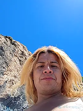 allissonw13 online show from 04-08-26, 07:48