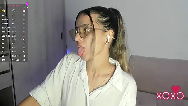 Lilacutte  online show from 09-29-25, 08:32