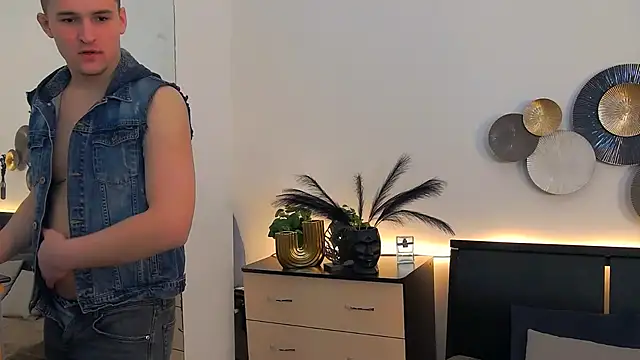 Snapshot of TImLids chatting on 03-01-25, 10:45 TImLids online show from 03-01-25, 10:45