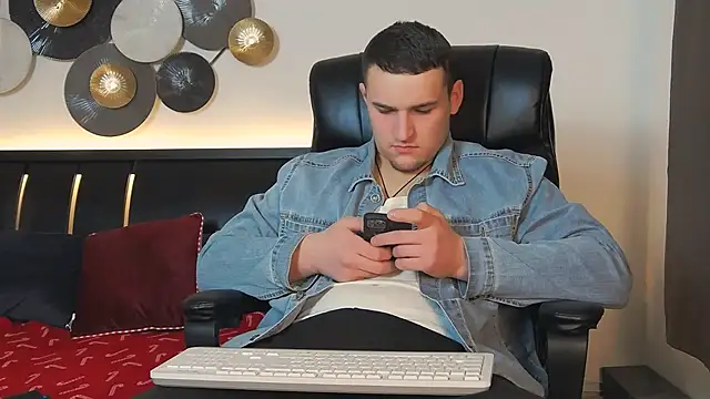 Snapshot of TImLids chatting on 02-02-25, 04:43 TImLids online show from 02-02-25, 04:43