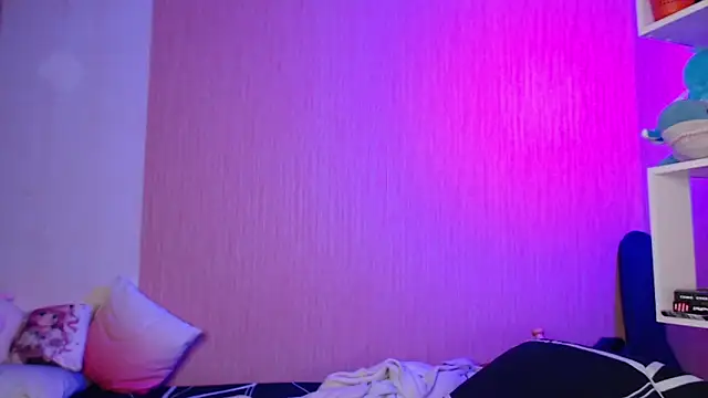 Snapshot of ur_kitty__ chatting on 09-22-25, 01:28 ur kitty online show from 09-22-25, 01:28