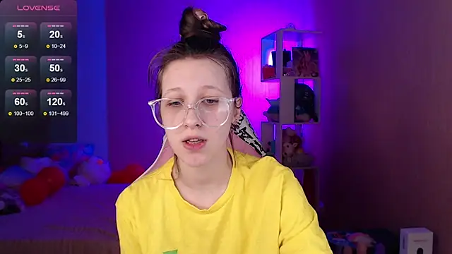 Snapshot of ur_kitty__ chatting on 03-04-25, 12:55 ur kitty online show from 03-04-25, 12:55