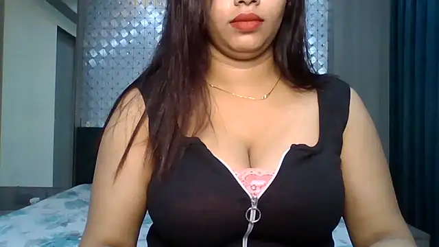 Snapshot of sparkling_queen chatting on 06-15-26, 01:28 sparkling queen online show from 06-15-26, 01:28