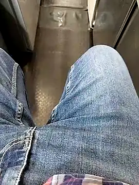 A man in public online show from 10-04-25, 11:34