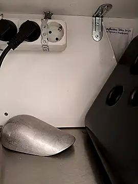 A man in public online show from 03-01-26, 12:16