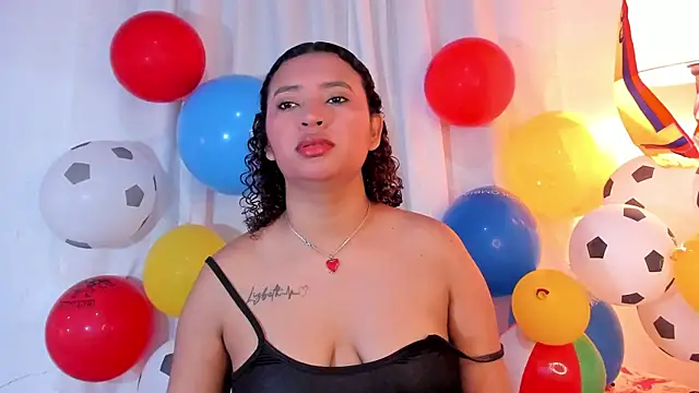 Snapshot of JessyZoe chatting on 06-25-26, 02:33 JessyZoe online show from 06-25-26, 02:33