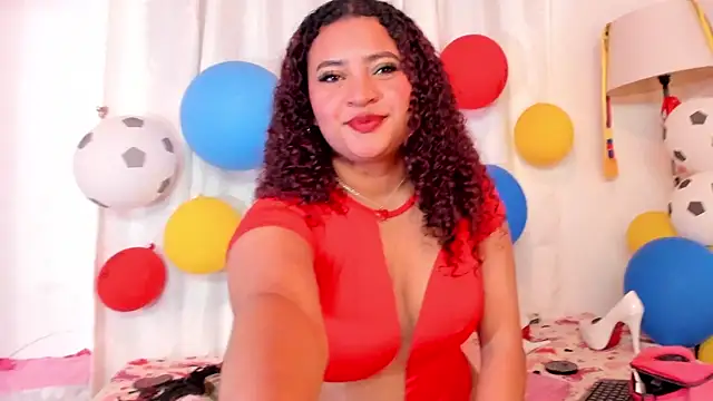 Snapshot of JessyZoe chatting on 07-12-26, 12:00 JessyZoe online show from 07-12-26, 12:00