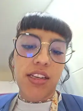 cute hollywood online show from 02-21-26, 06:32