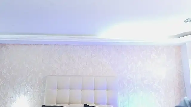 cute hollywood online show from 04-13-26, 08:02