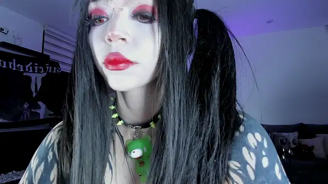 Snapshot of SophieHill_gh chatting on 07-09-26, 02:12 SophieHill gh online show from 07-09-26, 02:12