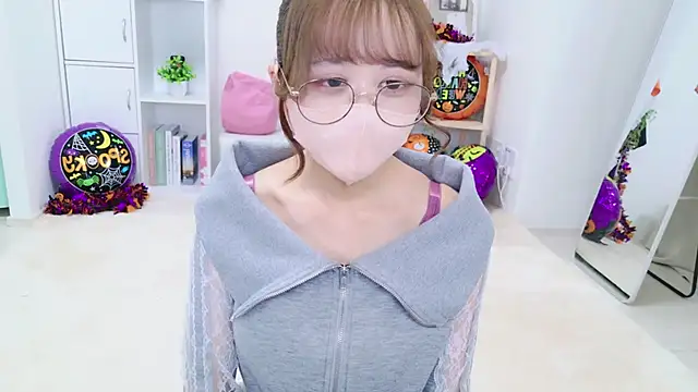 Snapshot of chihiro_ri chatting on 10-27-25, 05:03 chihiro ri online show from 10-27-25, 05:03