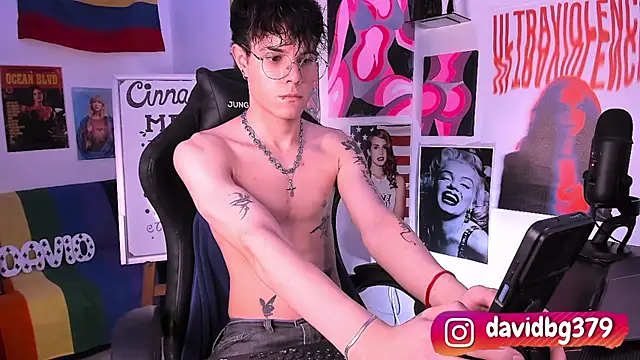 Snapshot of cinnamon_boyxxx chatting on 03-09-25, 07:12 cinnamon boyxxx online show from 03-09-25, 07:12