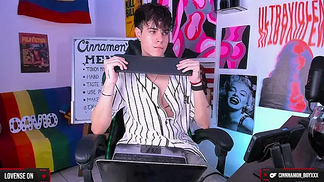 Snapshot of cinnamon_boyxxx chatting on 12-06-24, 04:08 cinnamon boyxxx online show from 12-06-24, 04:08