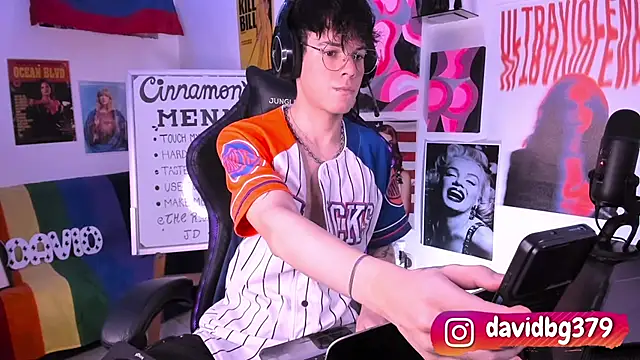 Snapshot of cinnamon_boyxxx chatting on 03-14-25, 01:59 cinnamon boyxxx online show from 03-14-25, 01:59