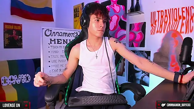 Snapshot of cinnamon_boyxxx chatting on 12-17-24, 04:56 cinnamon boyxxx online show from 12-17-24, 04:56