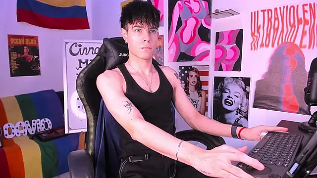 Snapshot of cinnamon_boyxxx chatting on 02-17-25, 04:20 cinnamon boyxxx online show from 02-17-25, 04:20