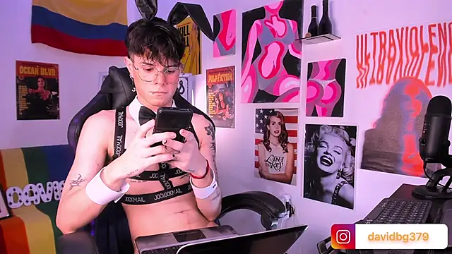 Snapshot of cinnamon_boyxxx chatting on 02-05-25, 04:06 cinnamon boyxxx online show from 02-05-25, 04:06