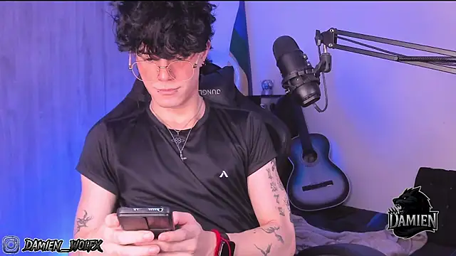 Snapshot of cinnamon_boyxxx chatting on 09-29-25, 01:23 cinnamon boyxxx online show from 09-29-25, 01:23