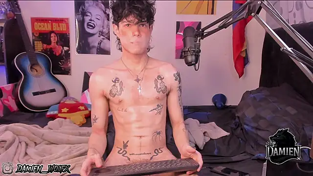 Snapshot of cinnamon_boyxxx chatting on 11-08-25, 04:05 cinnamon boyxxx online show from 11-08-25, 04:05