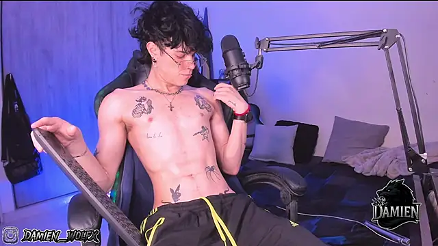 Snapshot of cinnamon_boyxxx chatting on 09-18-25, 01:30 cinnamon boyxxx online show from 09-18-25, 01:30