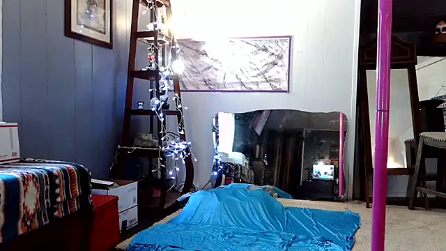 Genevieve143 online show from 11-18-25, 10:34