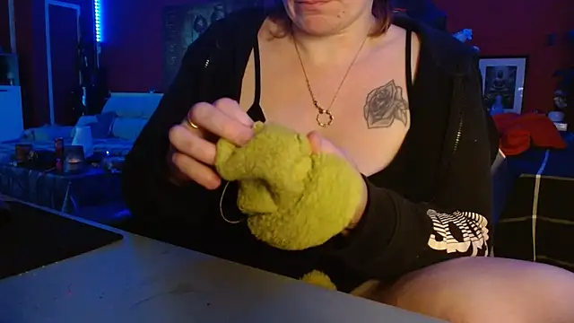 cruellaculdenfer67 online show from 11-22-25, 09:13