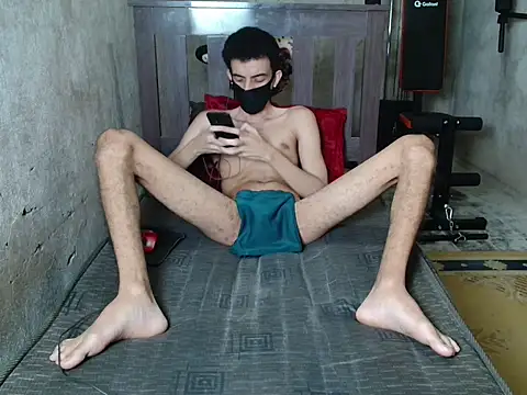 Snapshot of skinnyboy1000 chatting on 09-24-25, 05:08 skinnyboy1000 online show from 09-24-25, 05:08